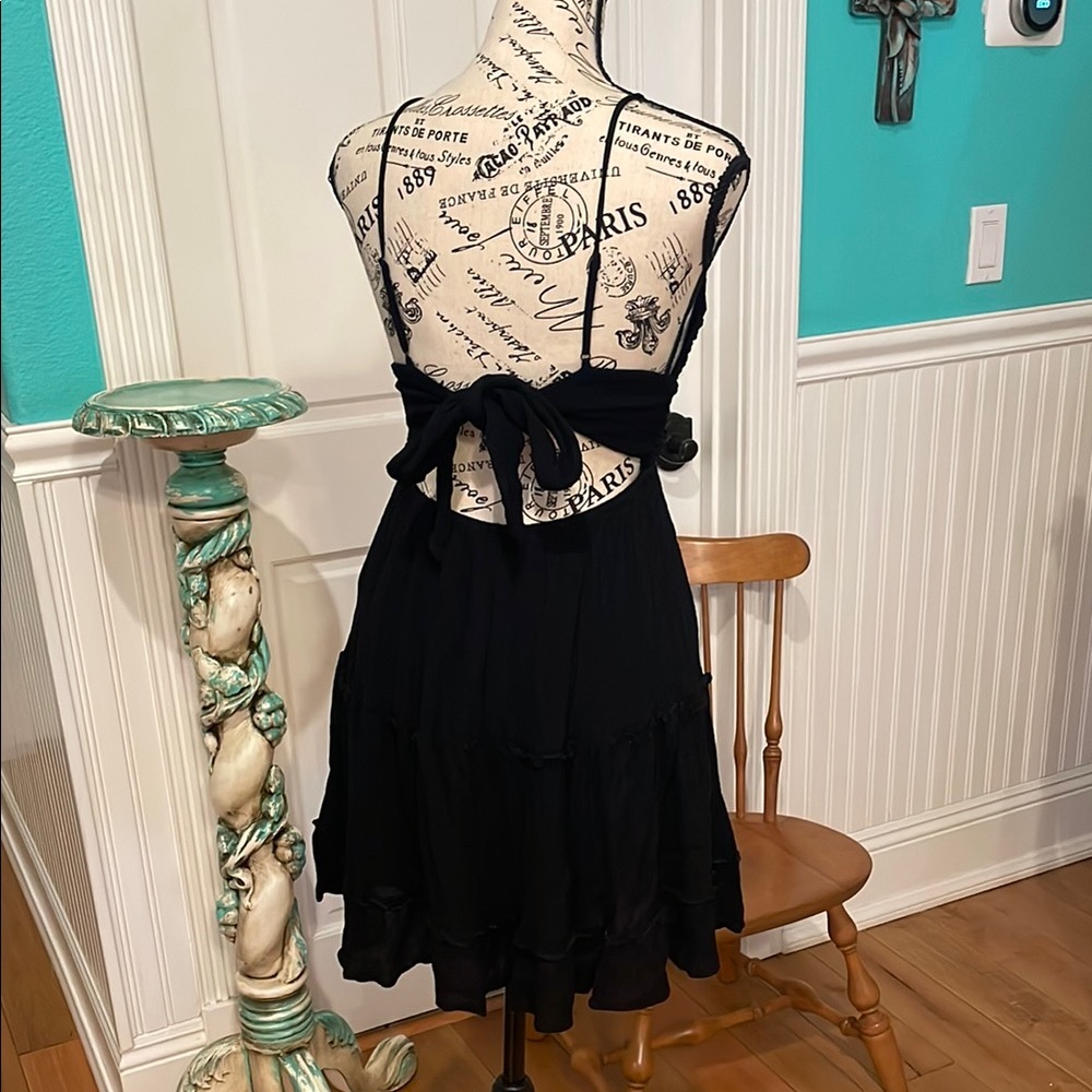 Illa Illa Elegant Black Halter Dress - Picture 3 of 3